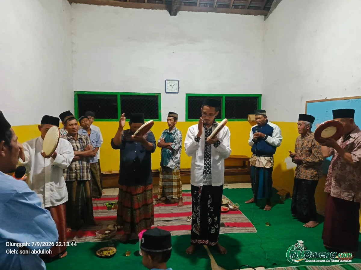 Menembus Ruang dan Waktu: Bagaimana Warga Bareng Menjaga Api Cinta Rasulullah Melalui Tradisi Berjanjen